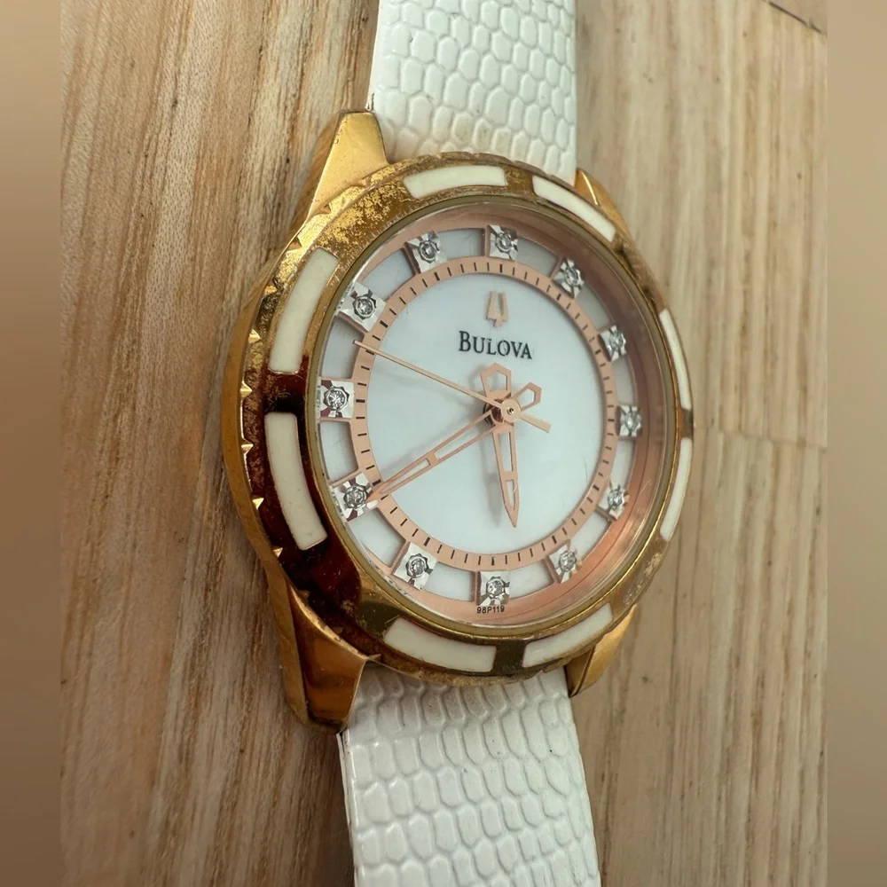 Bulova ladies 98P119 rose gold tone white leather watch NEW BATTERY